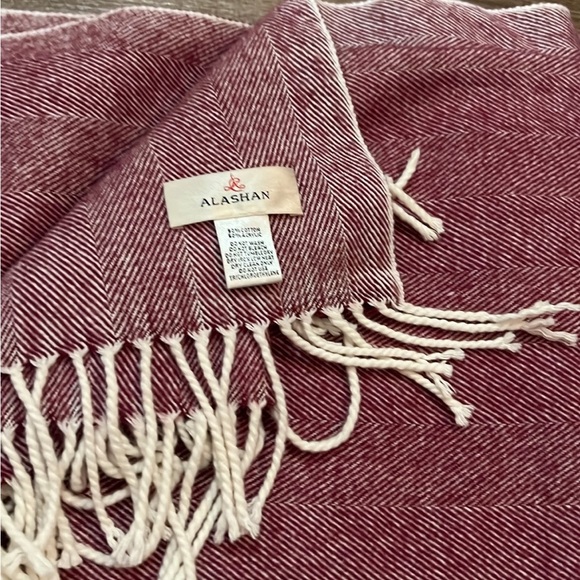 Alashan Cashmere Adirondack Herringbone Throw - Picture 2 of 2